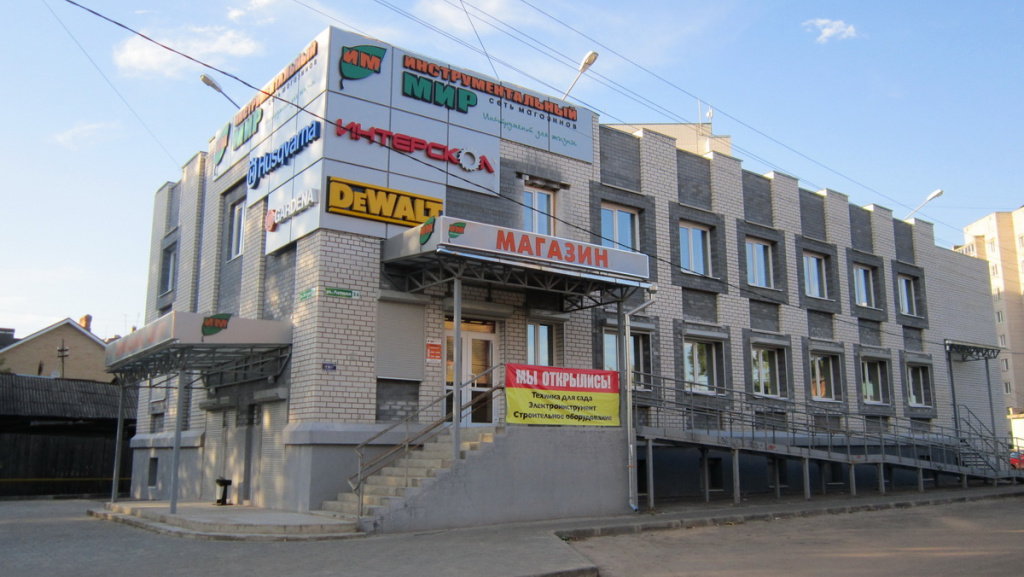 Фасад магазина Летняя 24